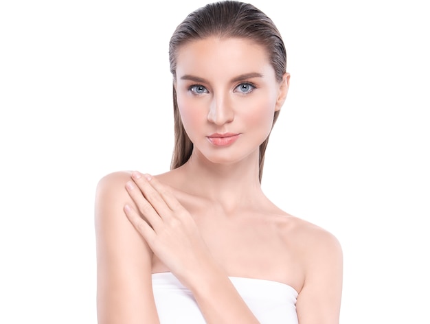 Belleza Mujer joven con piel facial perfecta.