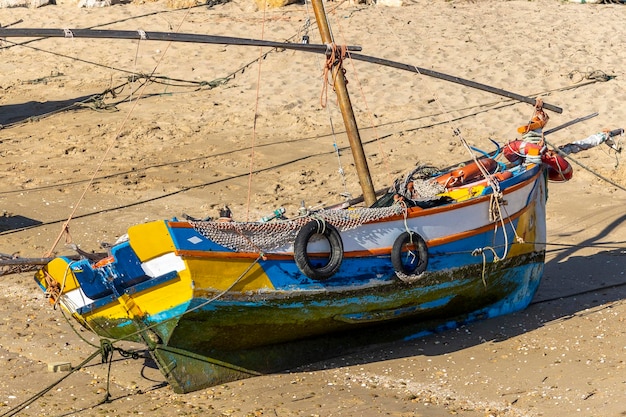 Belo barco de pesca tradicional