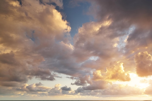 Belo céu pôr do sol