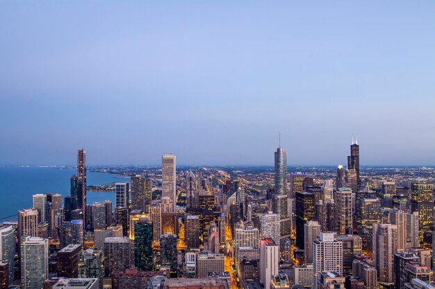 Belo horizonte de Chicago ao entardecer vista aérea EUA