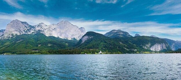 Foto belo lago alpino de verão grundlsee vista áustria