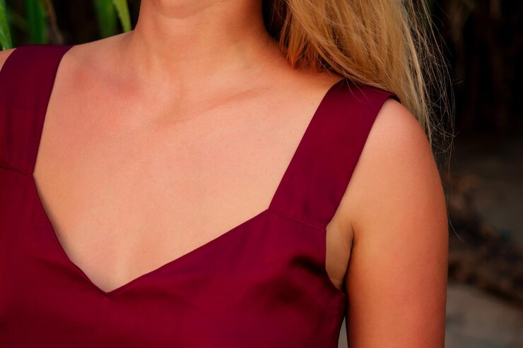 Foto belo maiô feminino vermelho