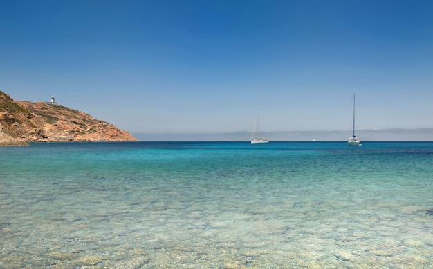 Belo mar na Córsega