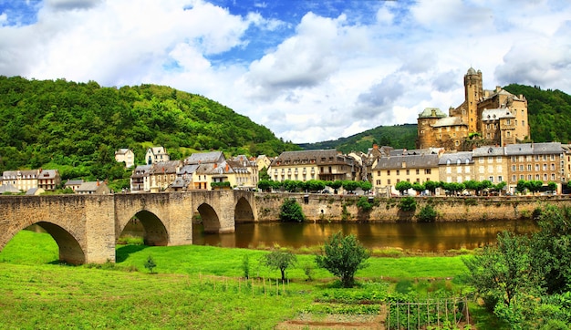 Belo medieval Etaing, uma das aldeias mais pitorescas da França.