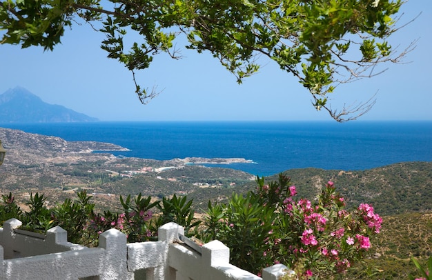 Belo panorama da praia grega. Halkidiki