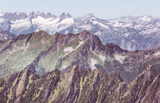 Belo pico de montanha em North Cascade Range, Washington / EUA