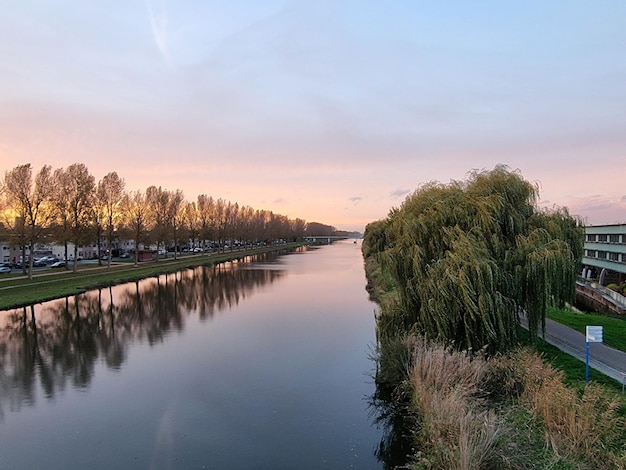 Belo pôr do sol em Almere