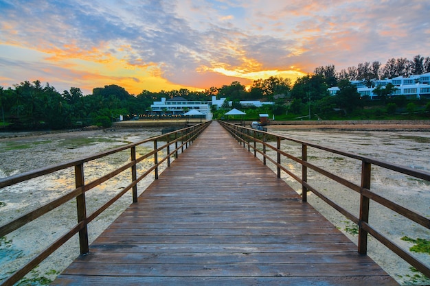 belo pôr do sol em motigo resort batam island