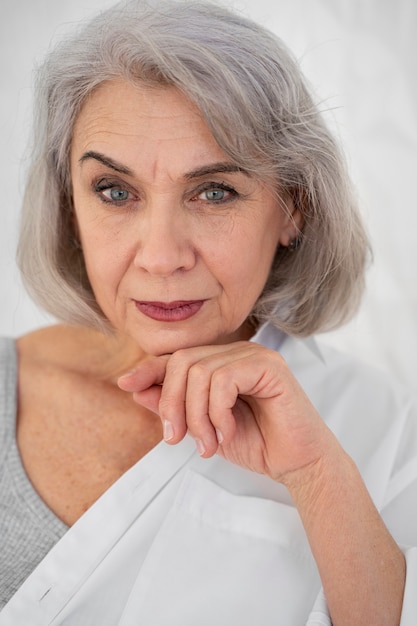 Foto belo retrato de mulher sênior