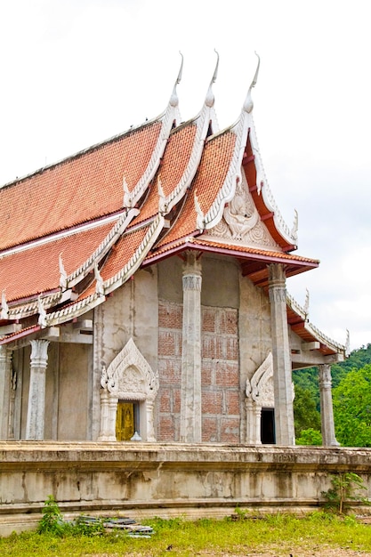 Belo templo tailandês na Tailândia