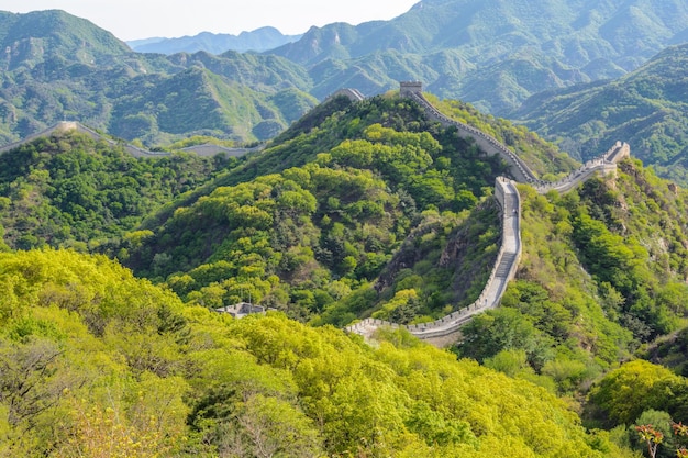 Belo ziguezague da torre de vigia da muralha protetora A Grande Muralha da China