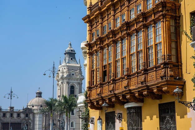 Belos edifícios coloniais e ruas na capital peruana Lima