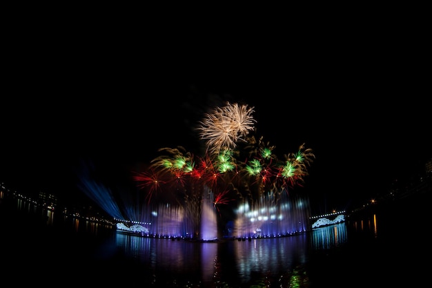 Belos fogos de artifício no céu noturno