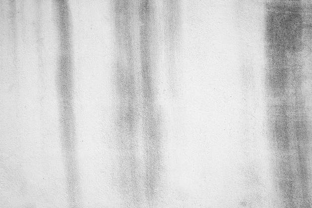 Bemalte weiße Wand mit schwarzem Schmutz für den Hintergrund
