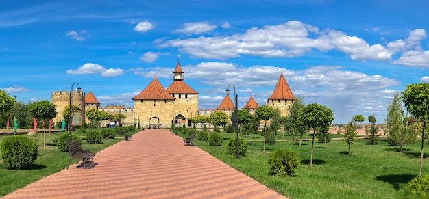 Bender, Moldavia 06.09.2021. Vista exterior de la fortaleza de Tighina en Bender, Transnistria o Moldavia, en un día soleado de verano