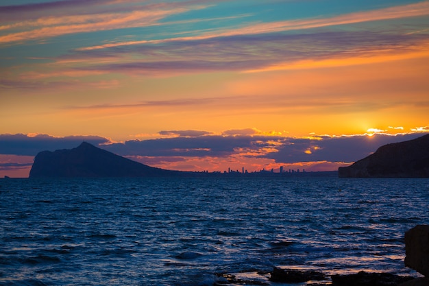 Benidorm-Sonnenuntergang-Skylineansicht von Calpe Alicante Spanien