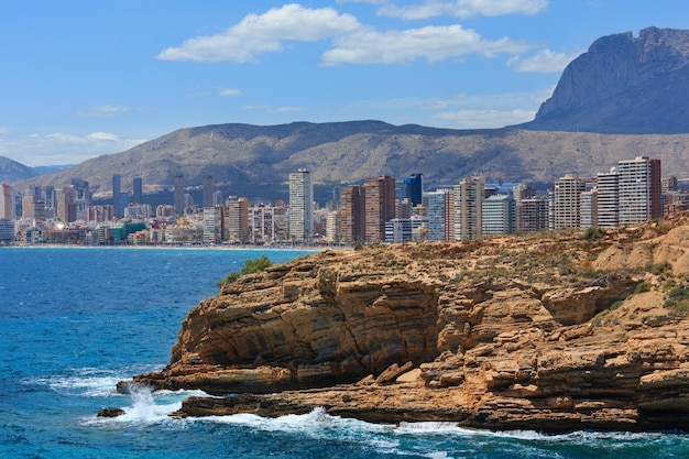 Benidorm Stadt Küste Sommeransicht Costa Blanca Alicante Spanien Alle Menschen am Strand sind unerkannt