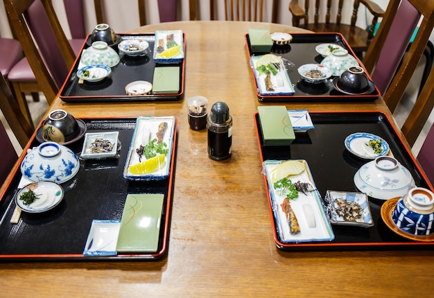 Bento ambientado en restaurante japonés