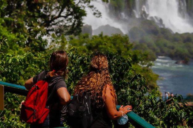 Beobachten Sie die erstaunlichen Iguazu-Wasserfälle