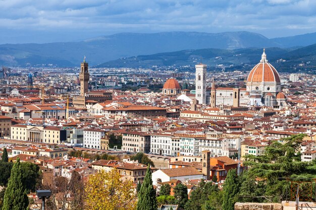 Über dem Zentrum der Stadt Florenz im Herbst