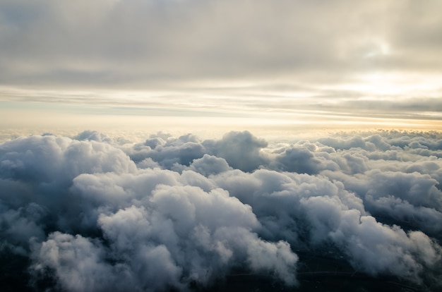 Über den Wolken fliegen