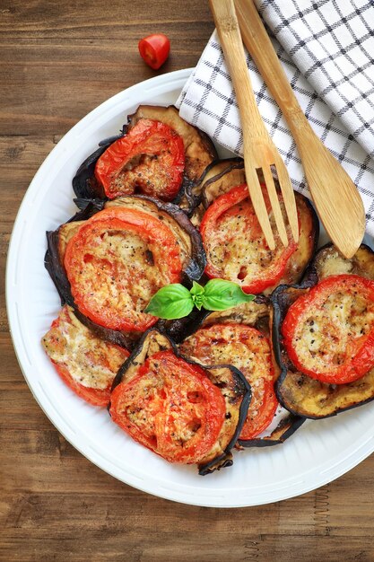 Berenjena al horno con tomates