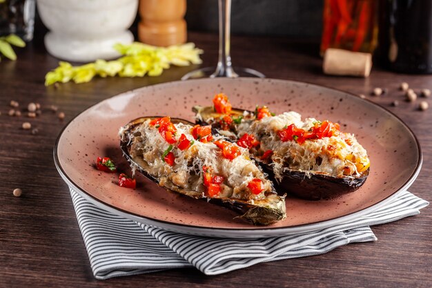 Berenjenas al horno con carne y verduras.