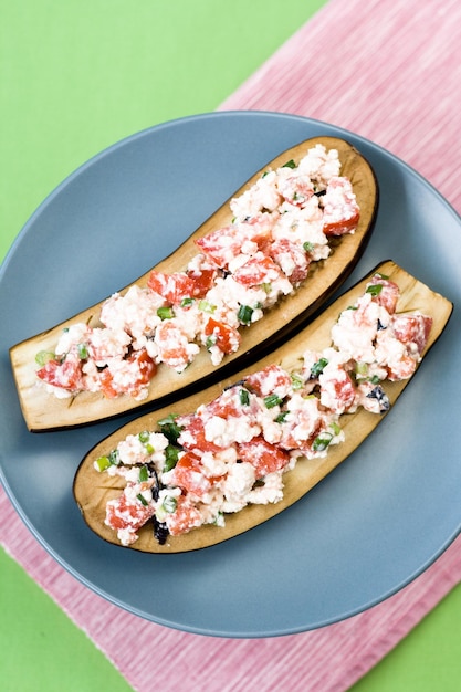 Berenjenas al horno con hierbas de tomate y requesón