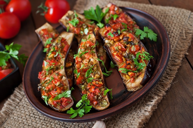 Berenjenas al horno con tomate, ajo y pimentón