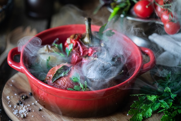 Berenjenas, pimientos, tomates rellenos de carne