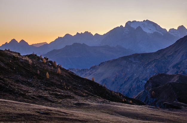 Berg Abenddämmerung friedlich dunstigen Blick vom Giau Pass