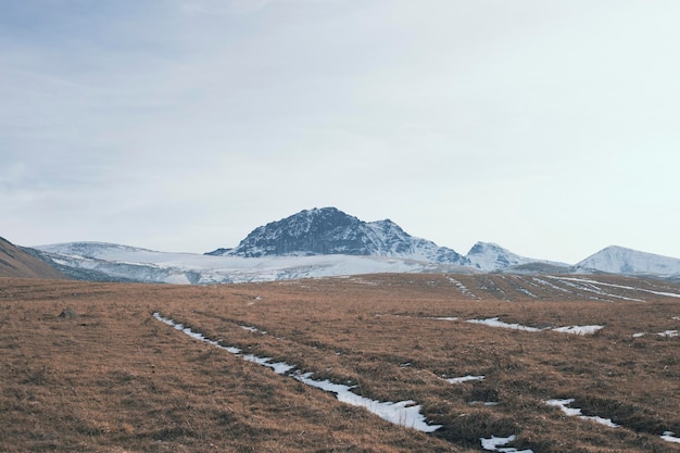 Berg Aragats unter den Wolken