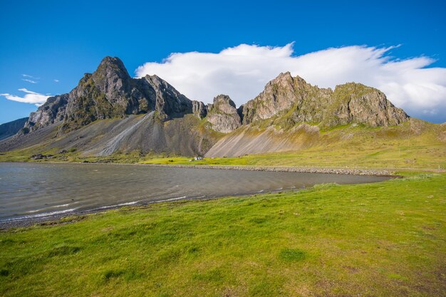 Foto berg eystrahorn in ostisland