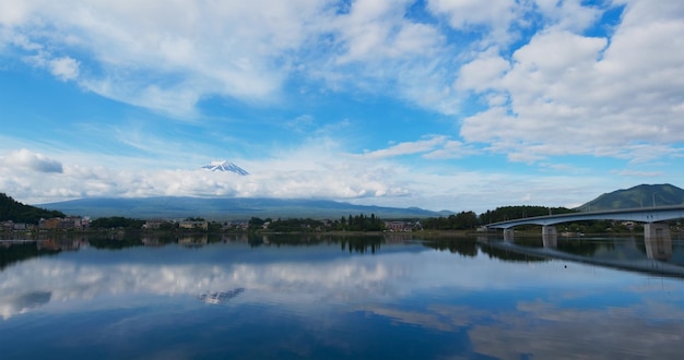 Berg Fuji im Kawaguchiko-See in Japan