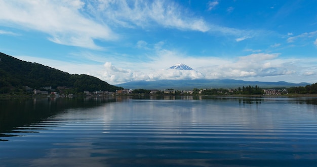 Berg Fuji im Kawaguchiko-See in Japan