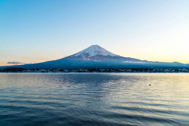 Berg Fuji San am Kawaguchiko See.