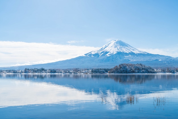 Berg Fuji San am Kawaguchiko See.