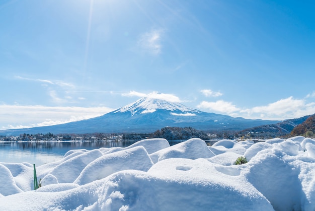 Berg Fuji San am Kawaguchiko See.