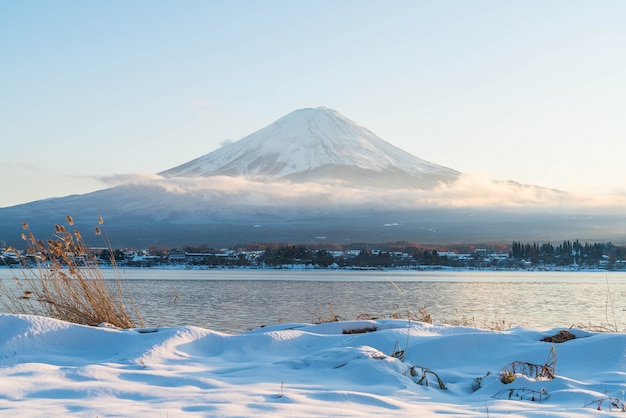 Berg Fuji San am Kawaguchiko See.