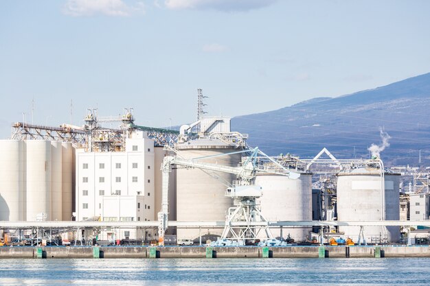 Berg Fuji und Fabrik