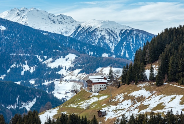 Berg Obergail Dorfrand im Lesachtal an der Grenze zwischen Kärnten und Osttirol, Österreich.