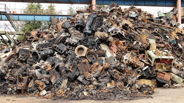 Foto berg schrott bereit zum recycling