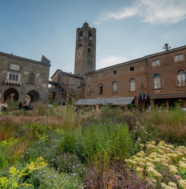 Bergamo Itália 2018 Old Town em uma cidade alta transformada em um jardim botânico para os mestres da paisagem