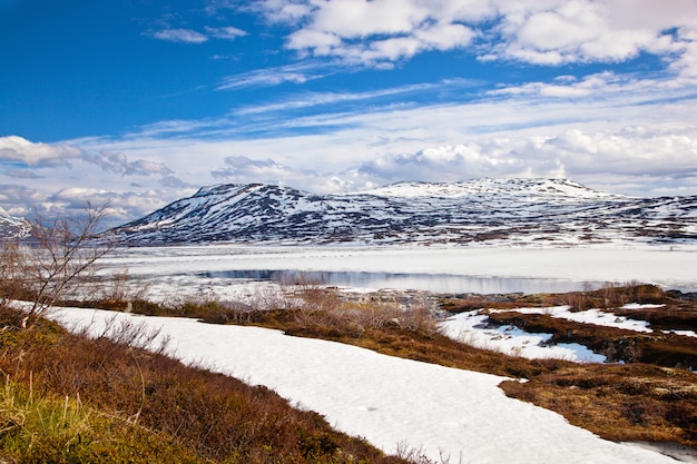 Bergblick auf Aursjovegen Straße, Norwegen