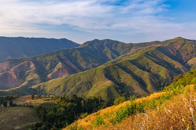 Bergblicke im Bereich der Provinz Nan, Thailand