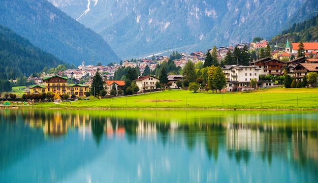 Bergdorf in Auronzo di Cadore, Italien