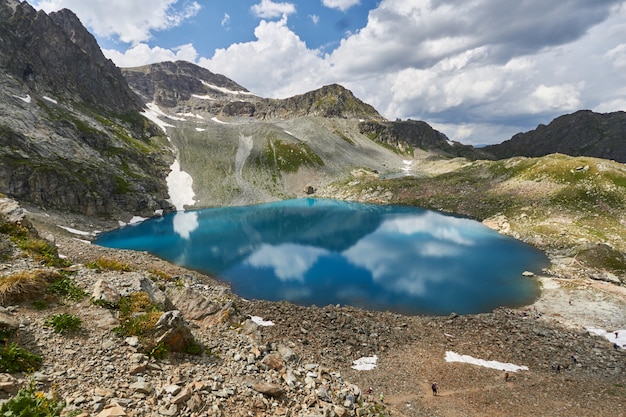 Berge der Kaukasus-Strecke Arkhyz, Sofia See, kletternde Berge, wandernd