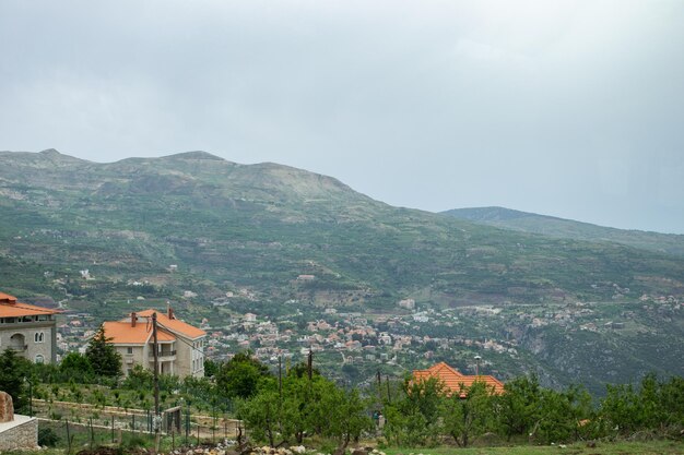 Berge des Libanon-Gipfels, schneebedeckte weite Landschaft im Nahen Osten