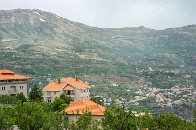 Berge des Libanon-Gipfels, schneebedeckte weite Landschaft im Nahen Osten