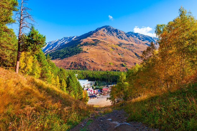 Foto berge in der elbrus-region der höchste berg in russland und europa